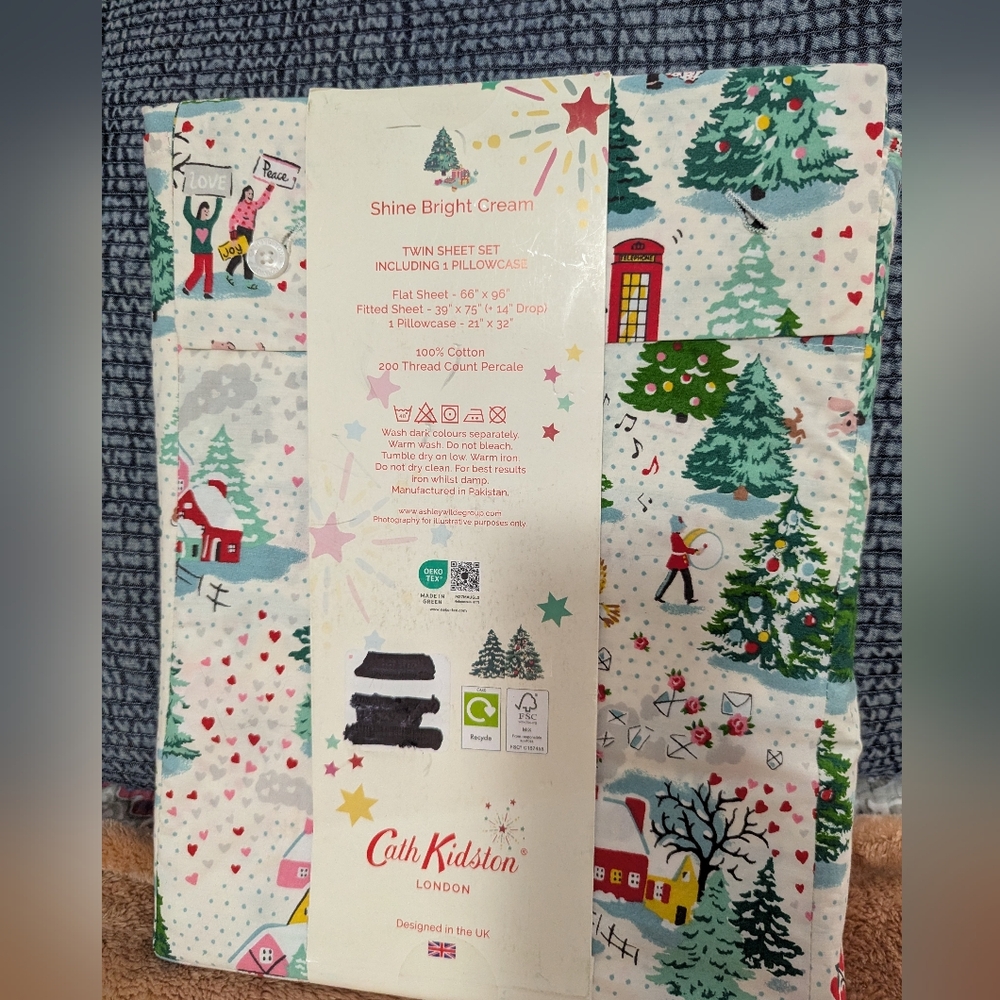 Cath Kidston Holiday Sheet Set - Green and Red - Picture 2 of 2